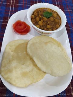 पंजाबी पनीर छोले भटुरे रेसिपी मुख्य फोटो