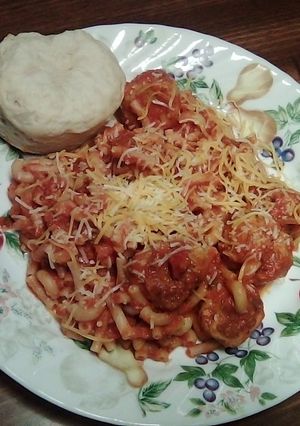 A picture of Macaroni and meatballs.