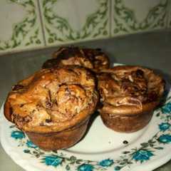 Una foto de Magdalenas sanas con pepitas de chocolate 🧁🍫