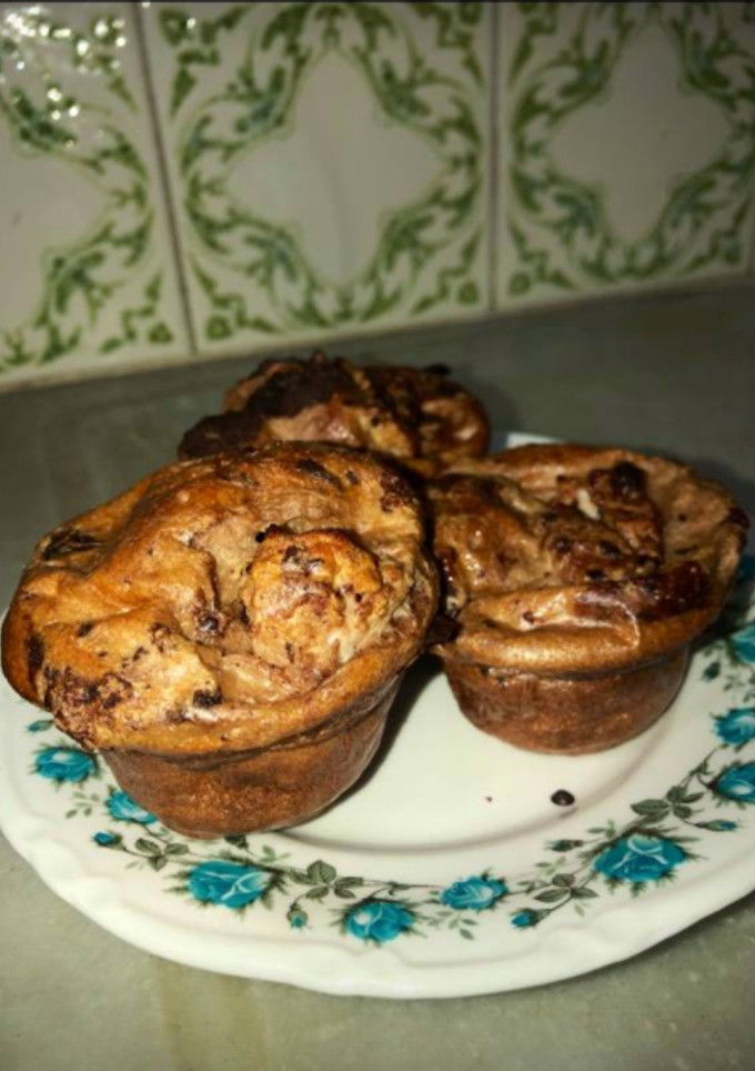 Una foto de Magdalenas sanas con pepitas de chocolate 🧁🍫