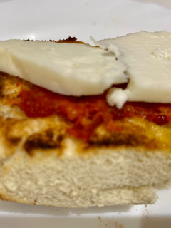 Una foto de Tosta de queso y sobrasada