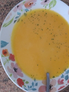 Una foto de Crema de calabaza, patata y calabacín