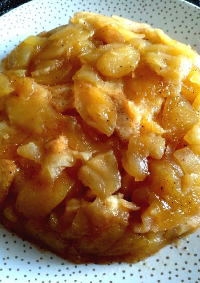 Una foto de Tarta de manzana sin horno hecha en la sartén