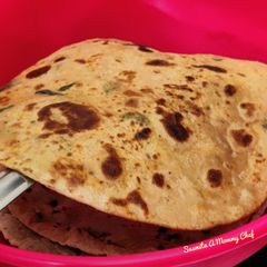A picture of Methi ke parathe.