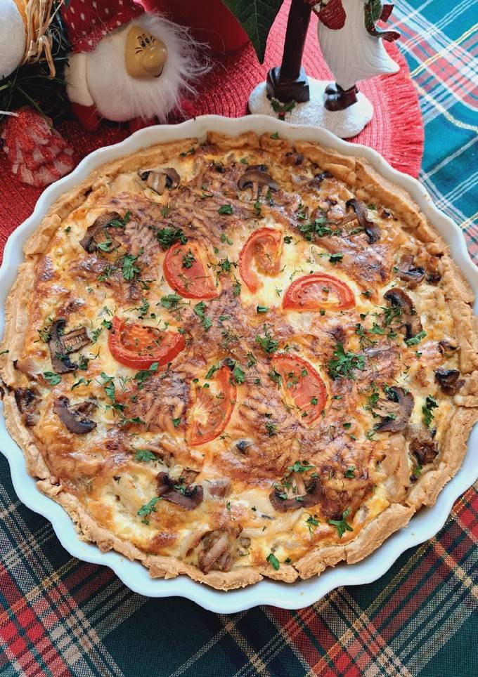 Кіш з куркою та грибами
