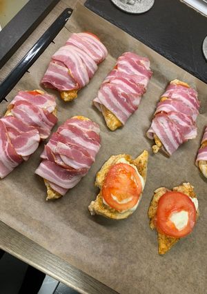 Juhtúrós -paradicsomos csirkemell, baconnel bazsalikomos olívaolajjal recept fotója
