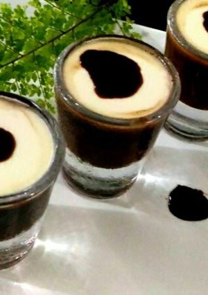 A picture of Dark chocolate mousse.