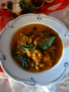 Foto di Vellutata di zucca, patata americana, cavolo nero e fagioli