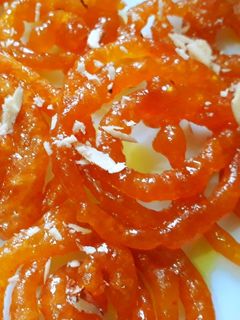 इंस्टेट जलेबी (instant jalebi recipe in Hindi) रेसिपी मुख्य फोटो