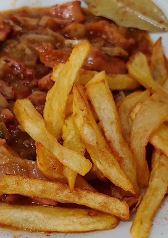 Una foto de Pulpo encebollado con patatas