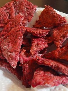 Una foto de Snack de remolacha y chía sin gluten,lácteos ni huevo 3️⃣0️⃣0️⃣