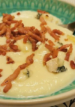 A picture of Cauliflower Velouté with Bacon and Gorgonzola.