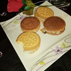 Biscuit ice-cream sandwich🍦 A picture of Biscuit ice-cream sandwich🍦.