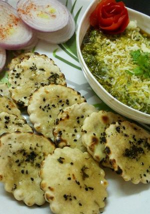 A picture of Cheesy Malai palak curry.