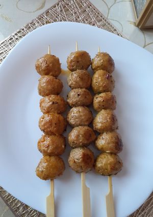 A picture of Chicken balls skewer.