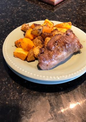 Una foto de Pierna de Cordero al horno con papas al romero