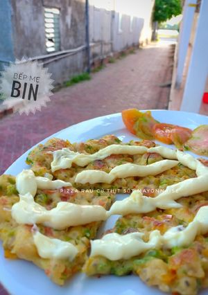 Hình của món Pizza rau củ thịt sốt mayonnaise kiểu mẹ.