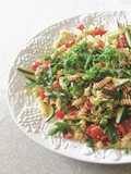 Insalata di pasta con salsa di stracciatella e pesto di mandorle
