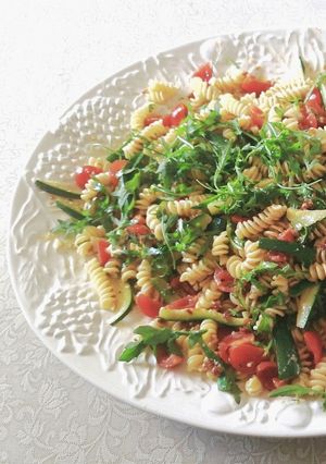 Foto di Insalata di pasta con salsa di stracciatella e pesto di mandorle