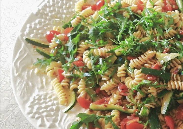 Easiest Way To Prepare Appetizing Insalata Di Pasta Con Salsa Di Stracciatella E Pesto Di Mandorle