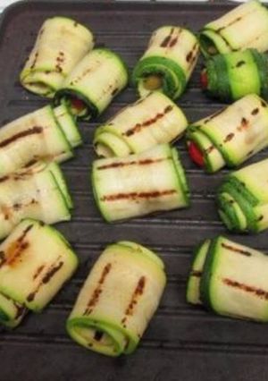 Una foto de Rápidos rollitos de zucchini rellenos de espinaca y ricota