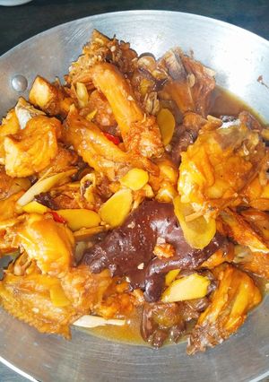 Hình của món Gà kho gừng.