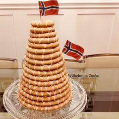 A picture of Norwegian Kransekake🇳🇴 “Wreath Cake”.