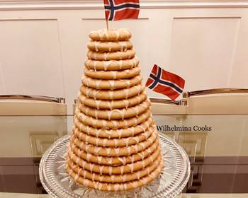 Fast Cooking Methods Norwegian Kransekake Wreath Cake Restaurant Style