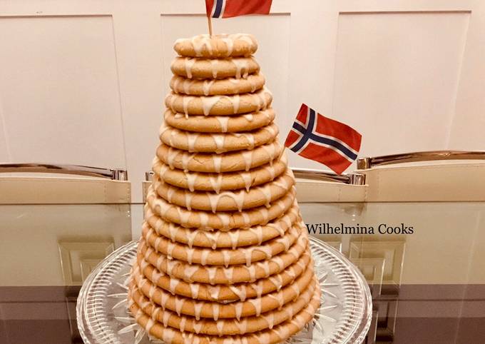 How to Make Gordon Ramsay Norwegian Kransekake🇳🇴 “Wreath Cake”