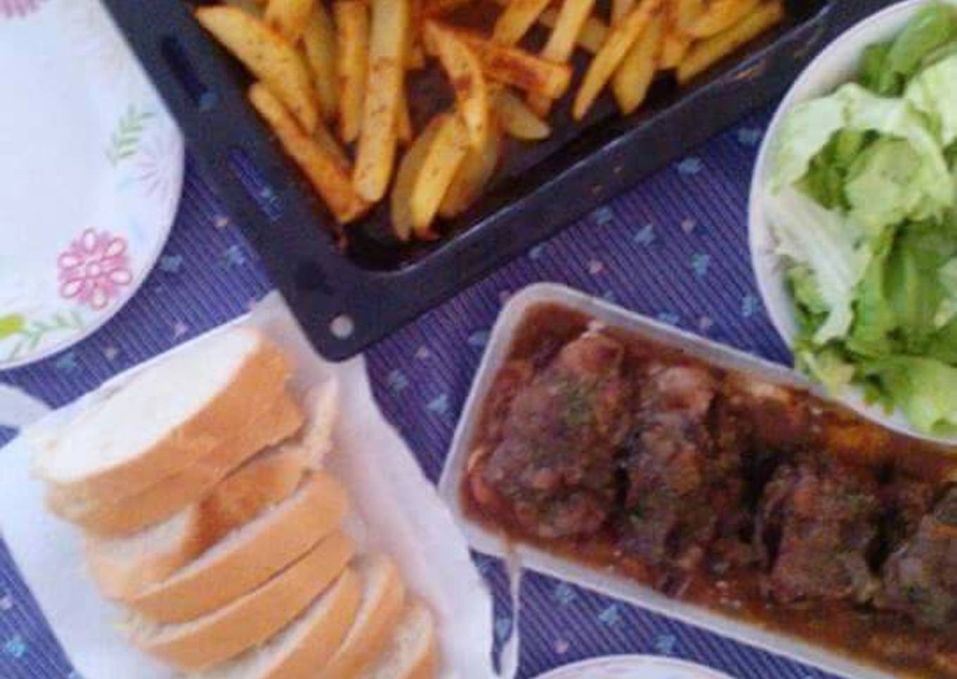Small ribs with potato and paprika peel