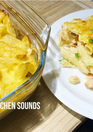 A picture of Salmon Mac and Cheese 🧀🐟🍲.