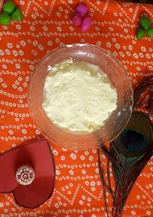 A picture of Homemade white butter.