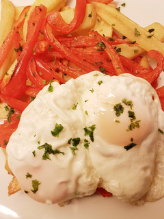 Una foto de Papas Fritas, Huevos y Pimiento