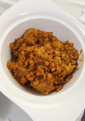 A picture of Porriage beans with ripe plantain.