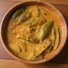 A picture of Dahi (Doi or Curd) Potol.
