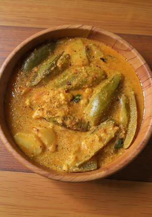 A picture of Dahi (Doi or Curd) Potol.