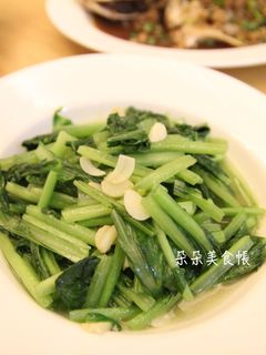 蒜炒油菜 （不加水鮮甜版） 的食譜成品照片
