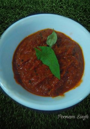 A picture of Tomato Garlic Chutney.