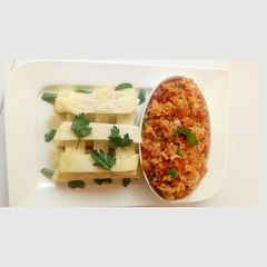 A picture of Fried yam with egg sauce.