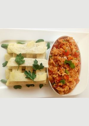 A picture of Fried yam with egg sauce.