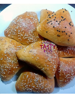 A picture of Triangle buns.