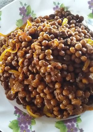 A picture of Agbugbu na achicha (Pigeon pea and dried cocoyam porridge).