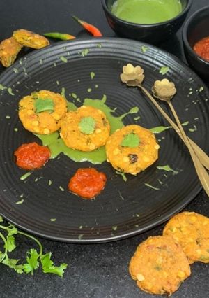 A picture of Crunchy Dal Kachri.