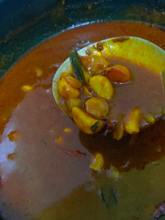 பூண்டு புளிக்குழம்பு (Poondu pulikulambu recipe in tamil) செய்முறை முக்கிய புகைப்படம்