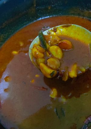 பூண்டு புளிக்குழம்பு (Poondu pulikulambu recipe in tamil) செய்முறை முக்கிய புகைப்படம்