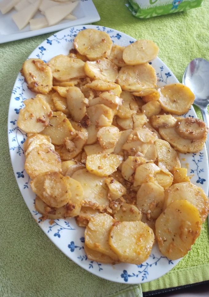 Una foto de Papas al ajillo pastor