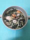 Cazuelita marinera de rape y espinacas con fideos