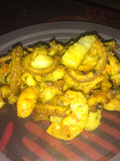 Una foto de Langostinos 🍤 y Pulpitos al ajillo