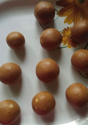 A picture of Besan ka Ladoo.