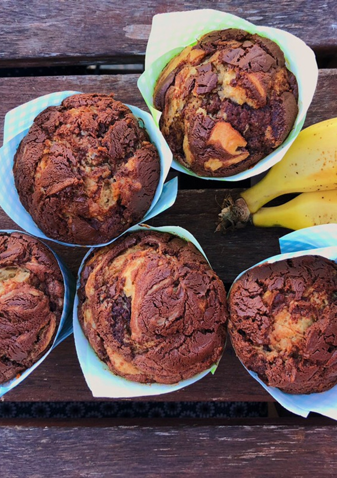 Una foto de Muffins de plátano y nutella🍌🍫